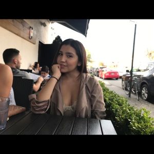 Meet your Posher, Valentina